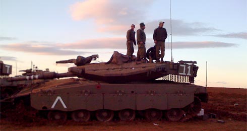 IDF tanks and crews on the border with Gaza