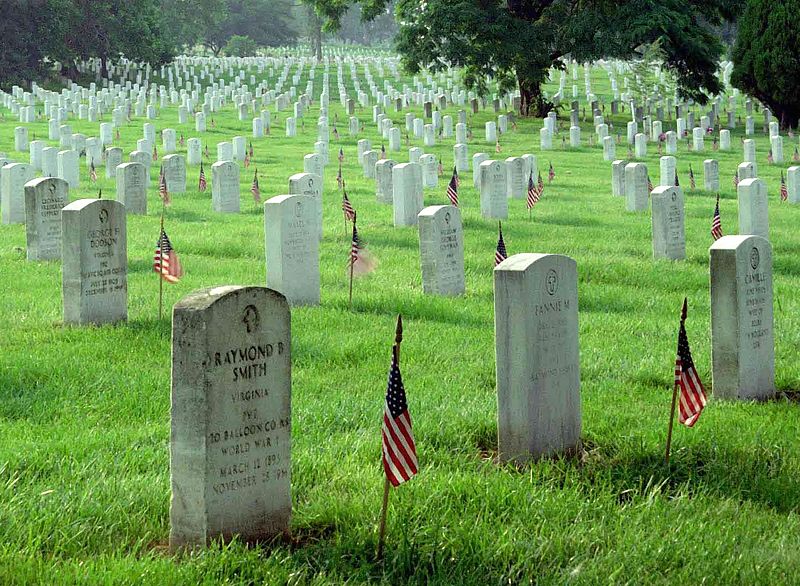 800px_Memorial_Day_at_Arlington_National_Cemetery.jpg